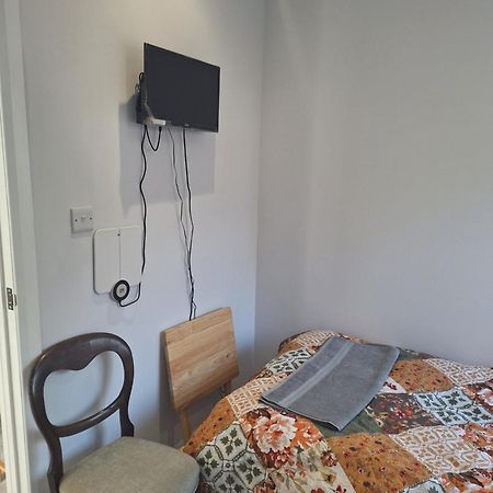 Budget Single Room Only For One Adult - Shared Flat Northolt  Exteriör bild