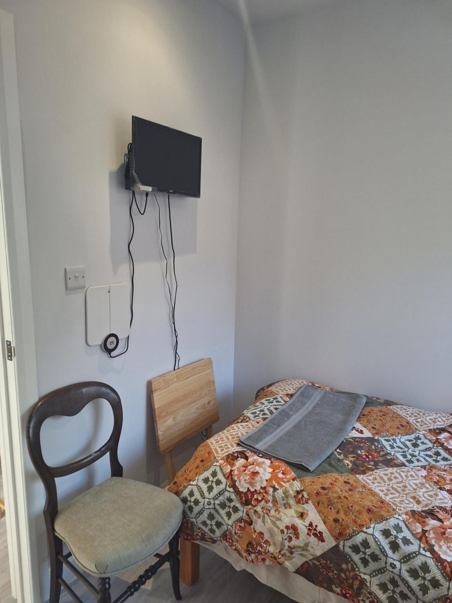 Budget Single Room Only For One Adult - Shared Flat Northolt  Exteriör bild