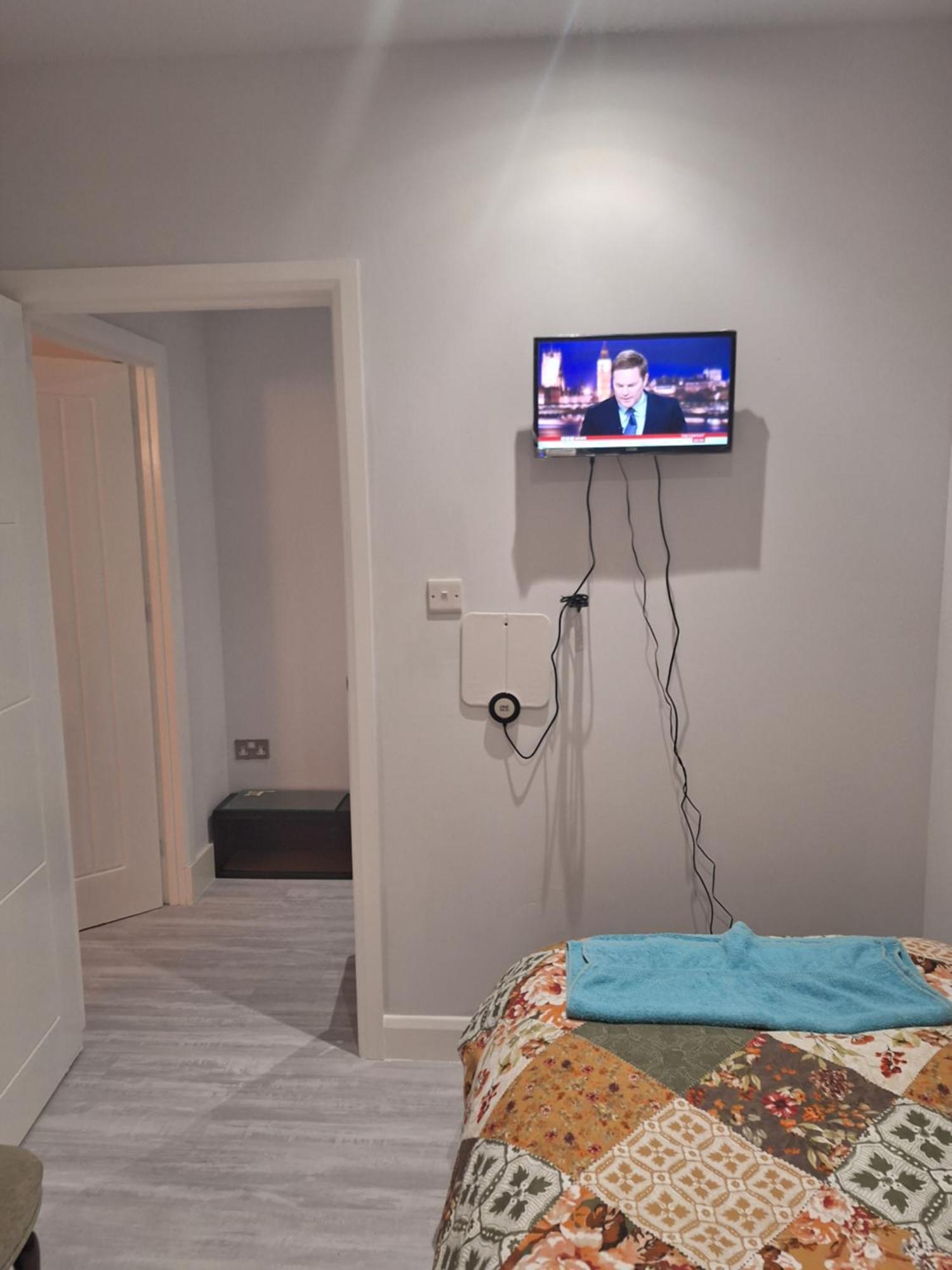 Budget Single Room Only For One Adult - Shared Flat Northolt  Exteriör bild