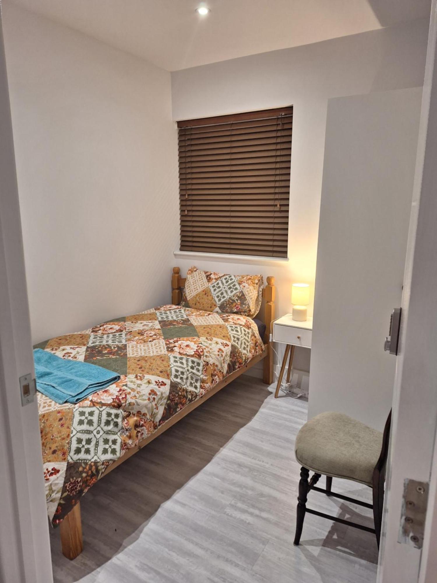 Budget Single Room Only For One Adult - Shared Flat Northolt  Exteriör bild